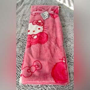 ‼️ ONE LEFT‼️ NEW Hello Kitty Pink Faux Fur Bow Throw Blanket